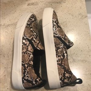 Zara slip on snake skin print size 8 women’s